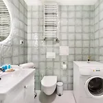 Solec Mystical Riverside Apartment