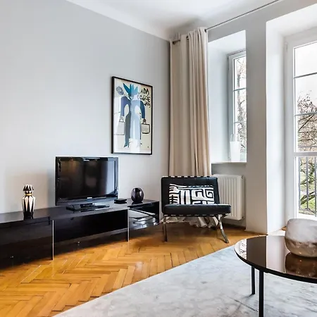 Solec Mystical Riverside Apartment *
